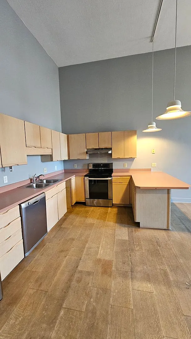 Short Term Rental Perfect for IU Games / Long Term Rental for 2026-2027 Lease Term Availability $... — Photo 1