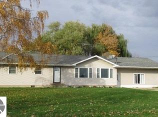 210 Wallace St, Ashley, MI --