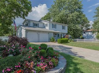 7 Kath Ct, Sayville, NY 11782