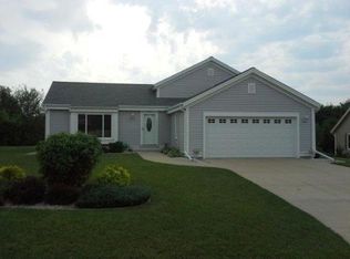 1237 River Park Cir E, Mukwonago, WI 53149