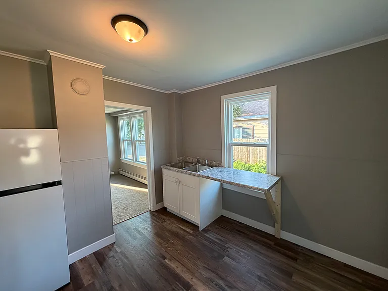 314 S Lake St #B — Photo 2