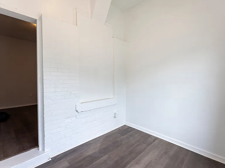 993 Oakview St #202 — Photo 8