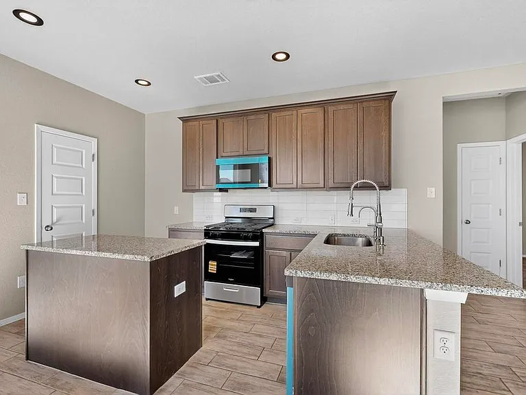 189 Fabion St — Photo 11