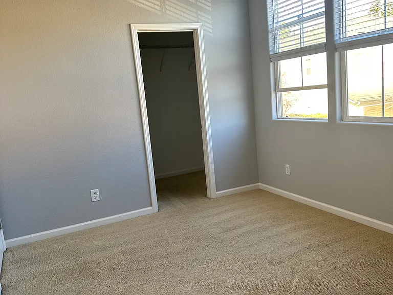 1027 Santa Rosa Ct — Photo 8