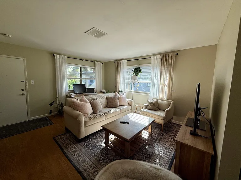 2210 T St — Photo 11