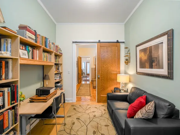 895 Summit Avenue image 8 of 22