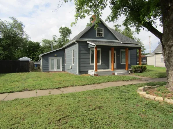132 W 4th St, Assaria, KS 67416