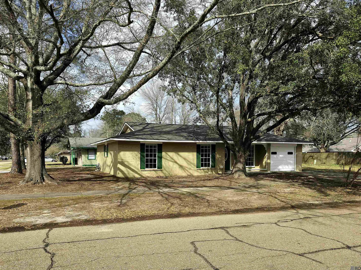 4 bed, 1372 sqft, $1,700 — Photo 2