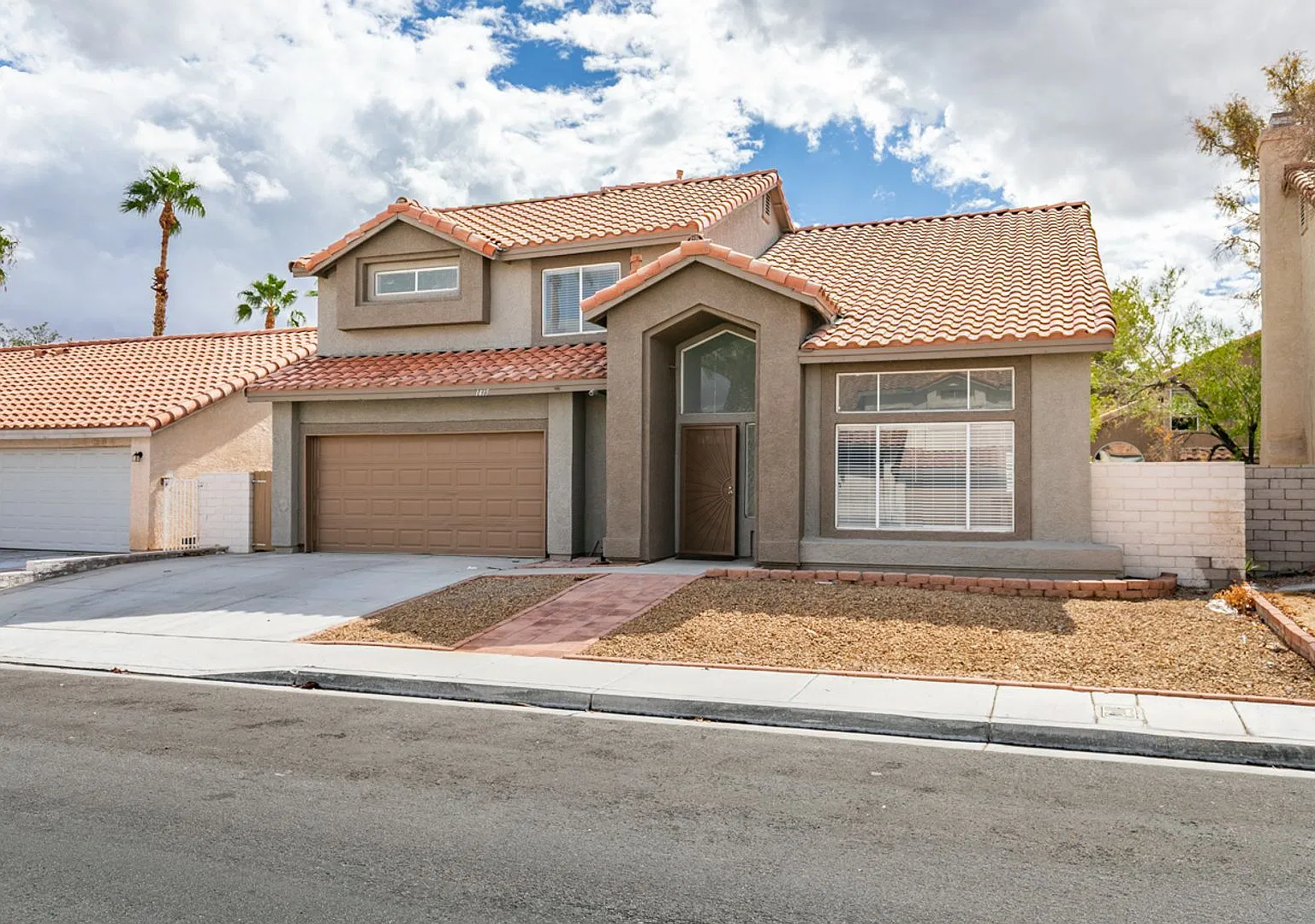 Updated 4-Bedroom Home with Spacious Backyard! — Photo 2