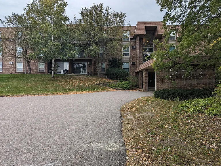 Cedarwood West Apartments — Photo 14