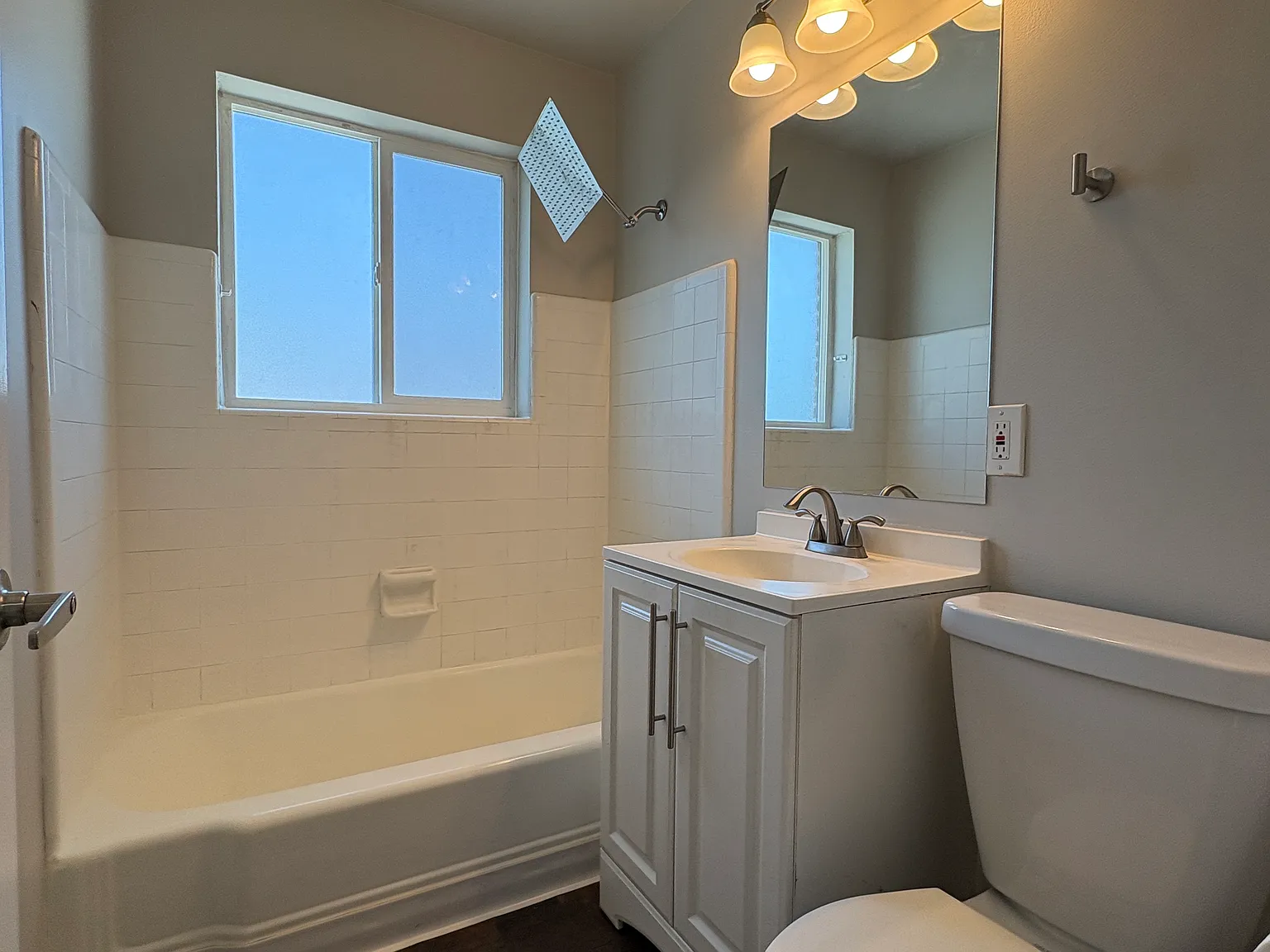 2 bed, 900 sqft, $1,595 — Photo 4