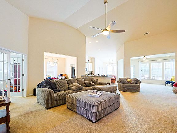 5th image of 696 Tattlesbury Dr.