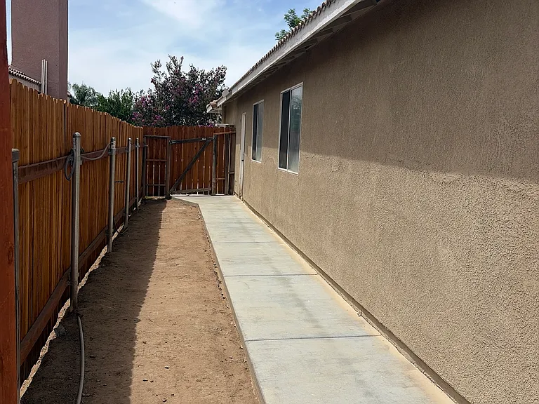1378 Scott Ave — Photo 7
