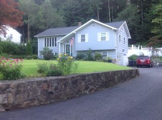 20 Hawthorne Cove Rd, Danbury, CT 06811