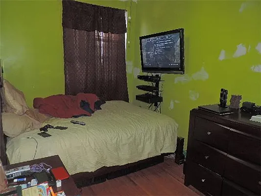 Sold by R New York | media 10