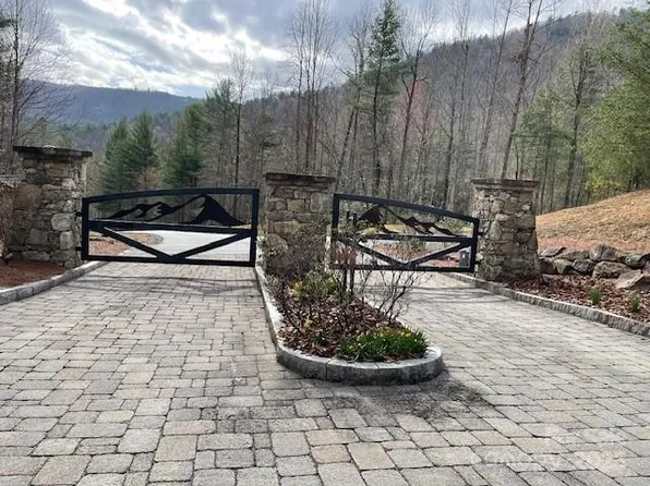 20 Trillium Ln, Rosman, NC 28772