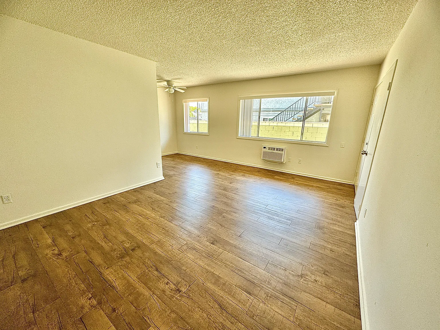 2 bed, 1000 sqft, $2,295 — Photo 4