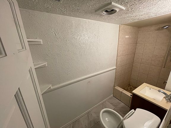 5th image of 2825 W Irvington Pl