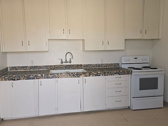 2nd image of 504 E 5th St