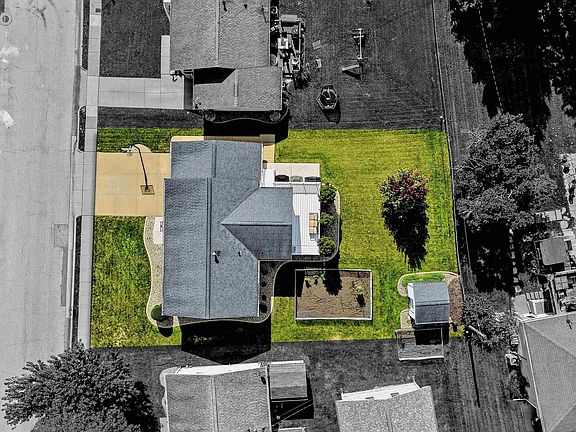 2nd image of 2545 Waller St