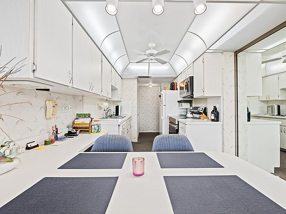 5th image of 799 Jeffery Street #4050