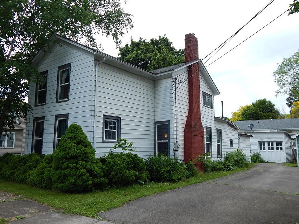 1st image of 210 7th St