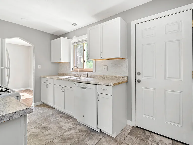 5649 Library Rd — Photo 3