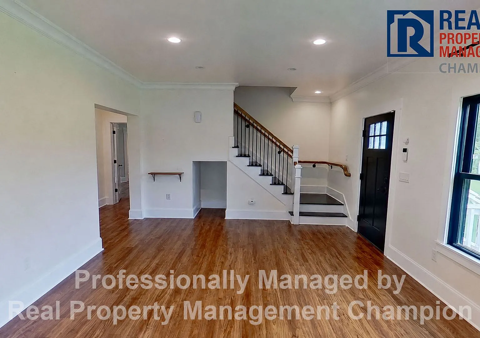 Stunning 4 BD/3 BA Fully Renovated Home on 6 Acres w/Pond — Photo 3