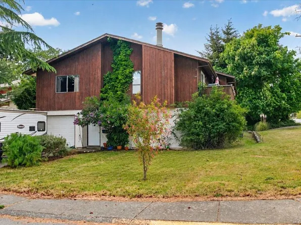 700 Stancombe Pl, Esquimalt, BC V9A 7E6