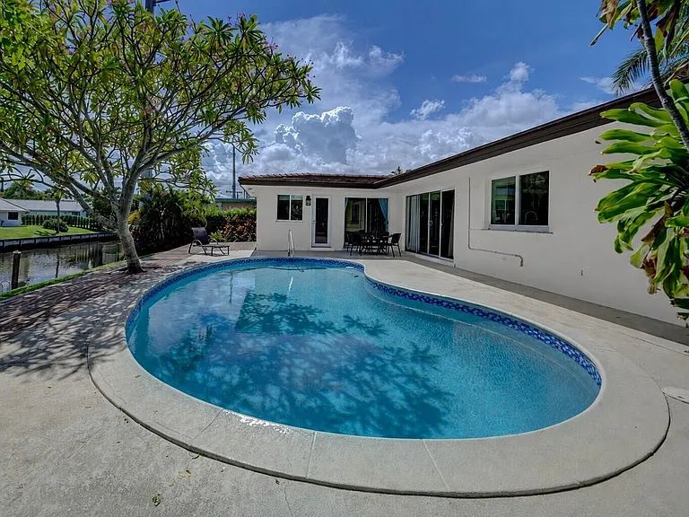 840 SW 7th St — Photo 28