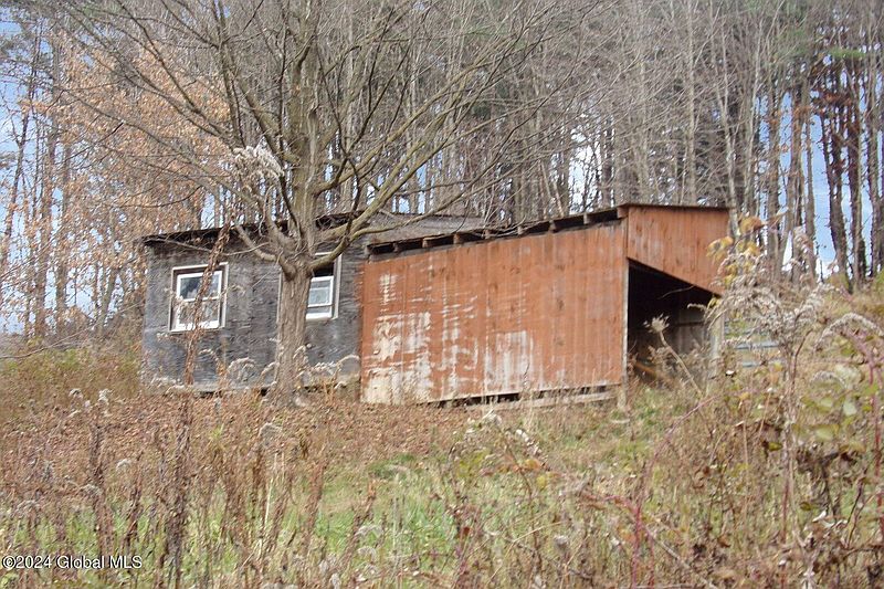 3rd image of 239 River Road