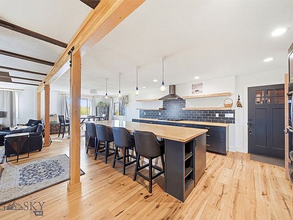 5th image of 8685 Churchill Rd