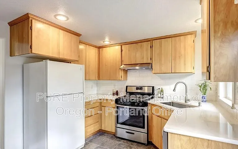 310 NE Morris St — Photo 7