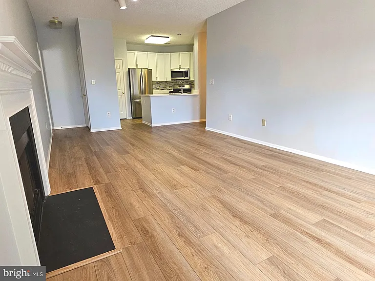 6005 Rosebud Ln #301 — Photo 12