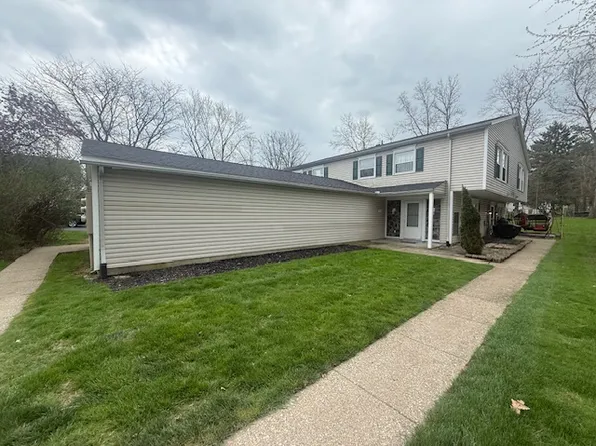 310 Canterbury Ln #D, Medina, OH 44256