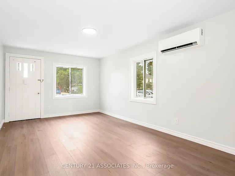 48 King St — Photo 6