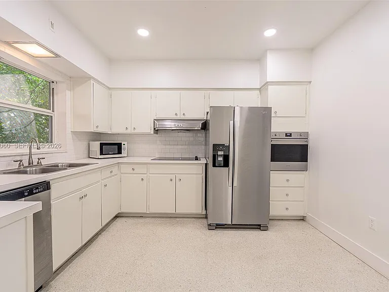 580 University Dr #2 — Photo 9