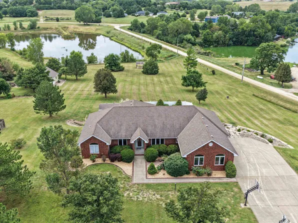 1728 Cottonwood Dr, Bennington, KS 67422