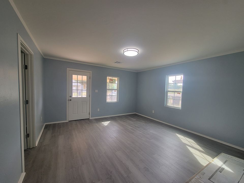 1st image of 2809 SE 56th St #1