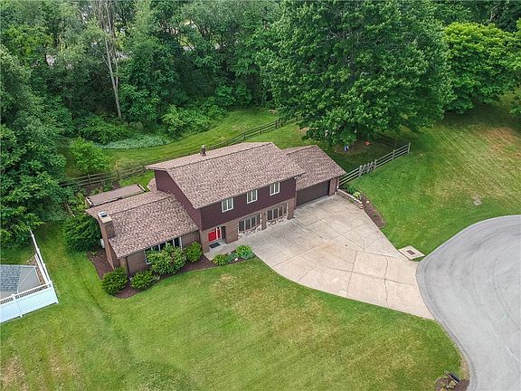 3rd image of 106 Colonial Way
