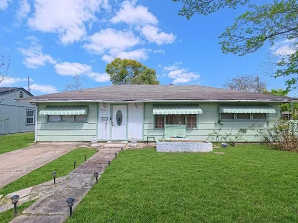 5879 Belneath St, Houston, TX 77033