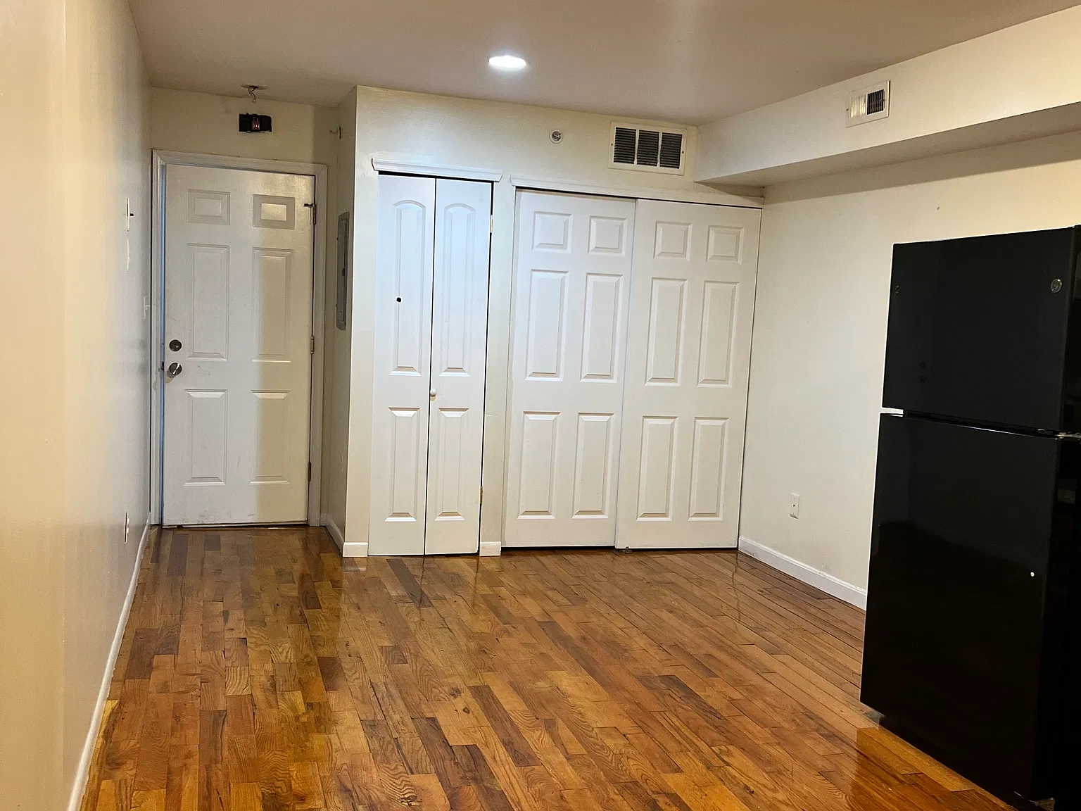1 bed, 850 sqft, $1,100 — Photo 3