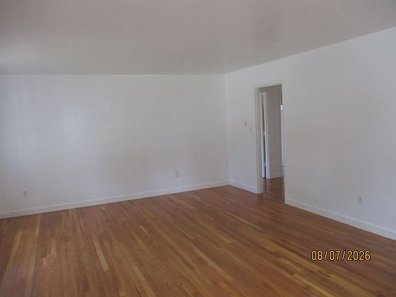5th image of 364 Walnut Ave