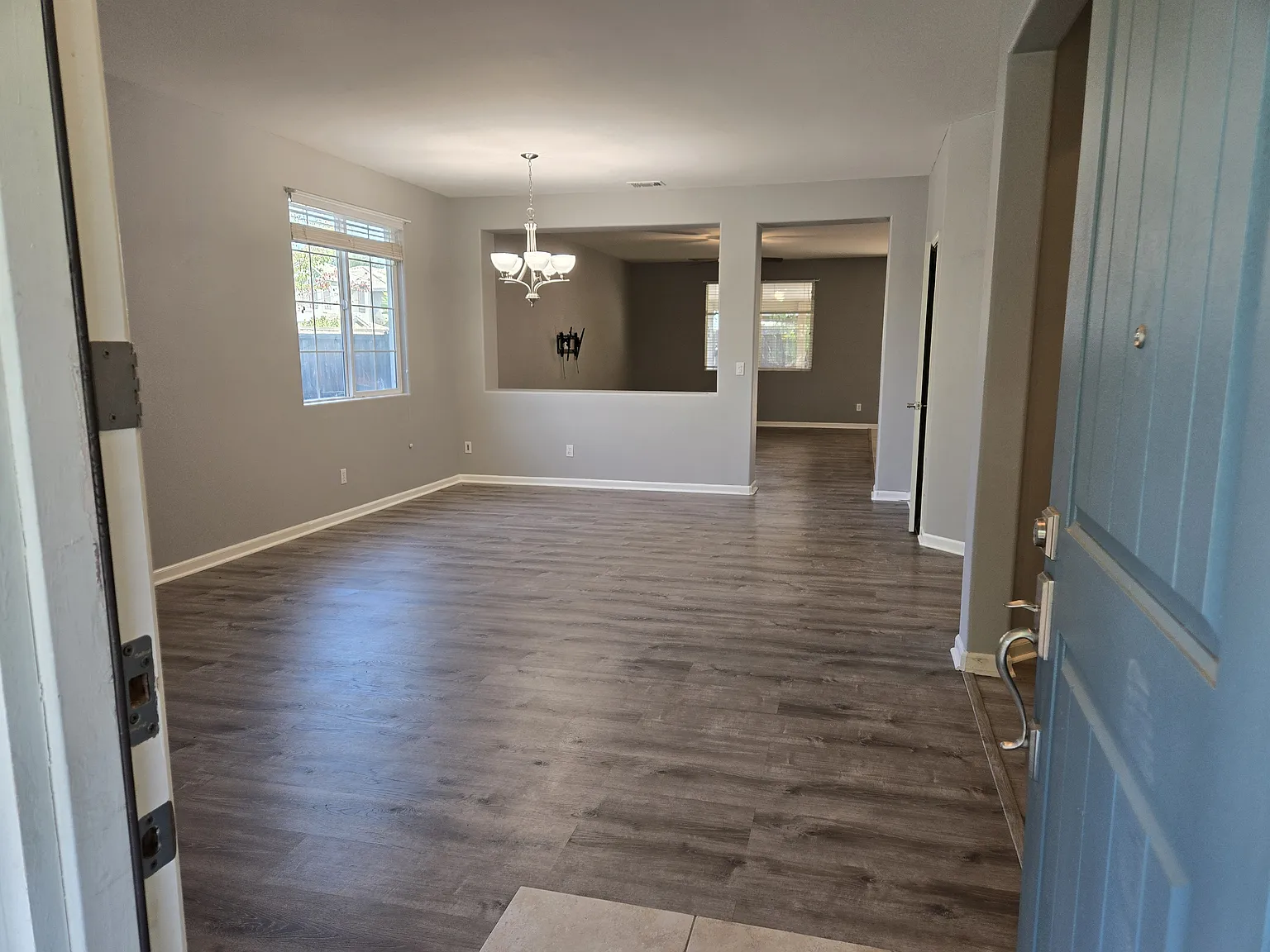 3 bed, 2311 sqft, $3,200 — Photo 3