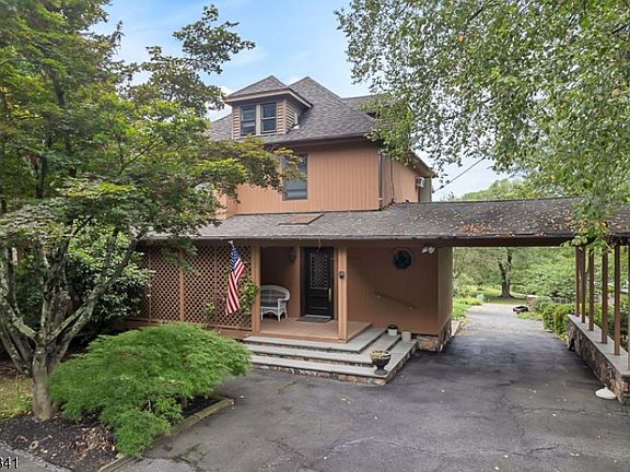 2nd image of 833 Berkshire Valley Rd