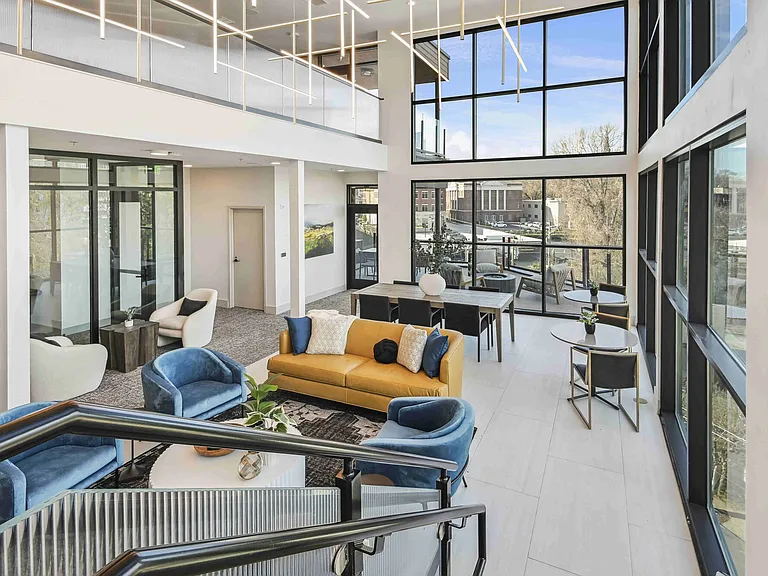 Solis Midtown — Photo 30