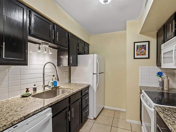5th image of 2040 Holiday Rd APT C2