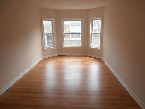 2nd image of 1628 W Farwell Ave APT 3J