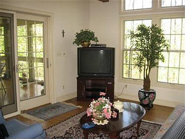 4th image of 155 Royal Oak Dr