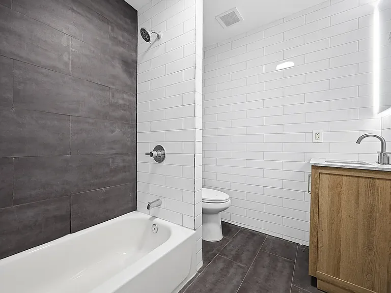 964 Madison St #2C — Photo 9